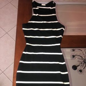 Stripped dress with peep back S